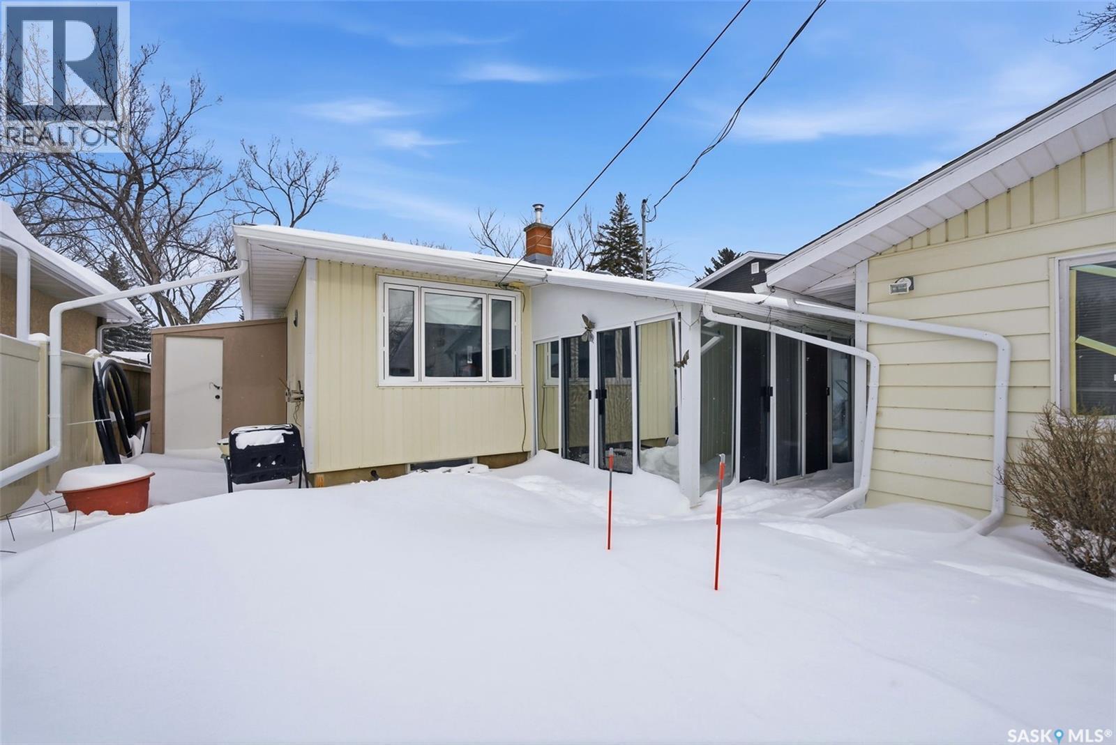 2221 Dufferin Road, Regina, SK - Outdoor With Exterior