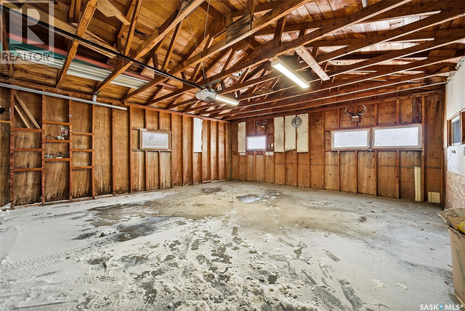 2221 Dufferin Road, Regina, SK - Indoor Photo Showing Basement