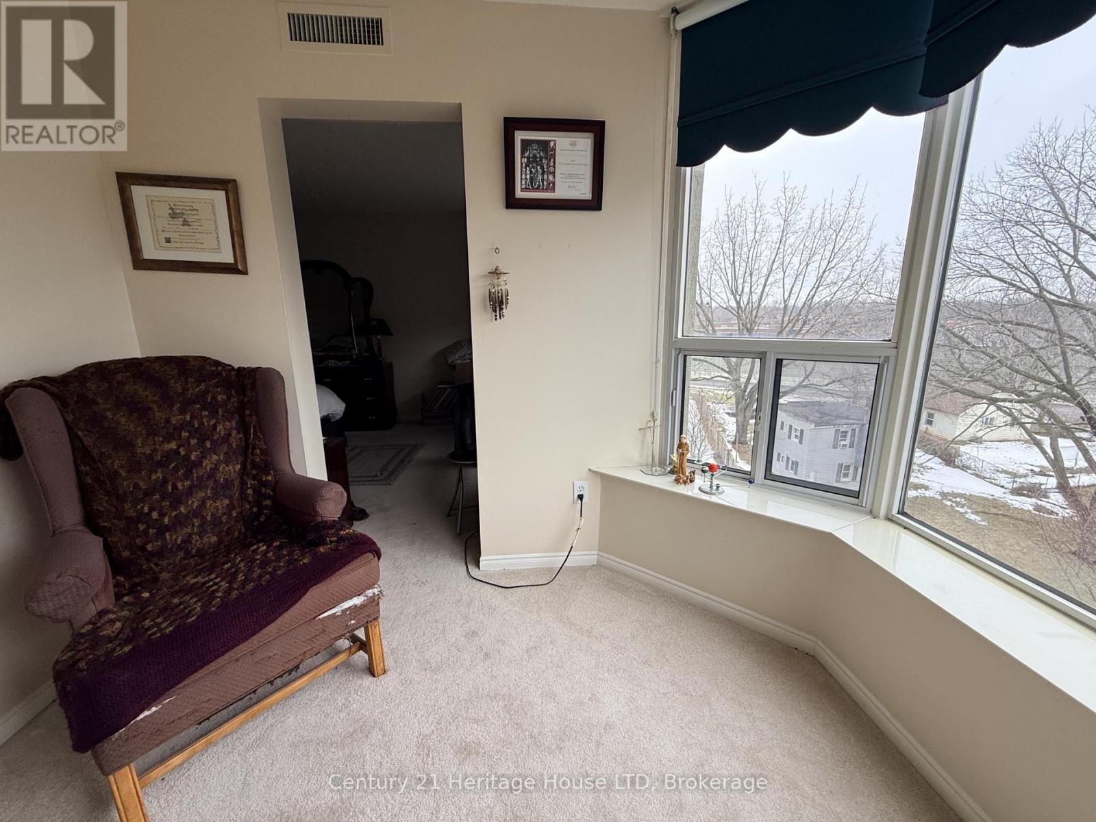 Den - 504 - 81 Scott Street, St. Catharines (Lakeport), ON - Indoor Photo Showing Other Room
