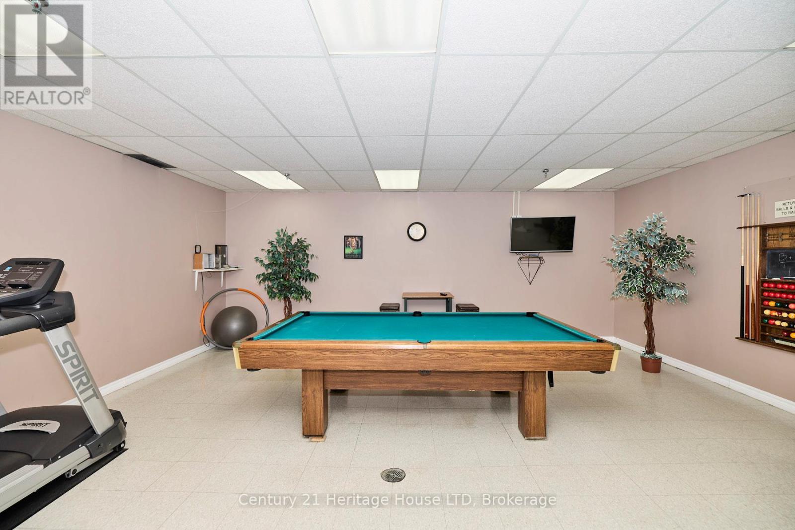 Games Room - 504 - 81 Scott Street, St. Catharines (Lakeport), ON - Indoor Photo Showing Other Room