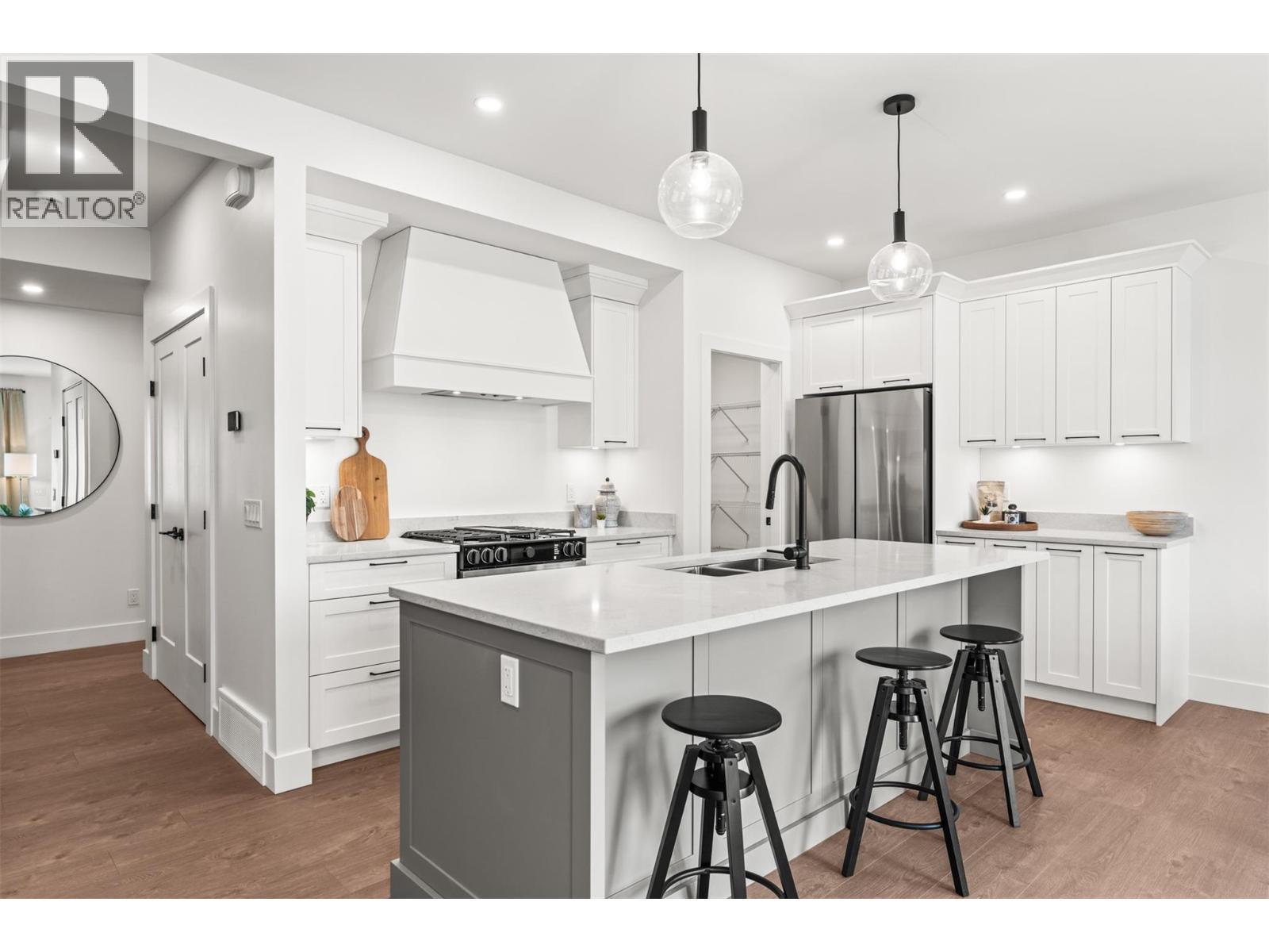 2455 Bradley Drive Unit# 102 Lot# 4, Armstrong, BC - Indoor Photo Showing Kitchen With Upgraded Kitchen