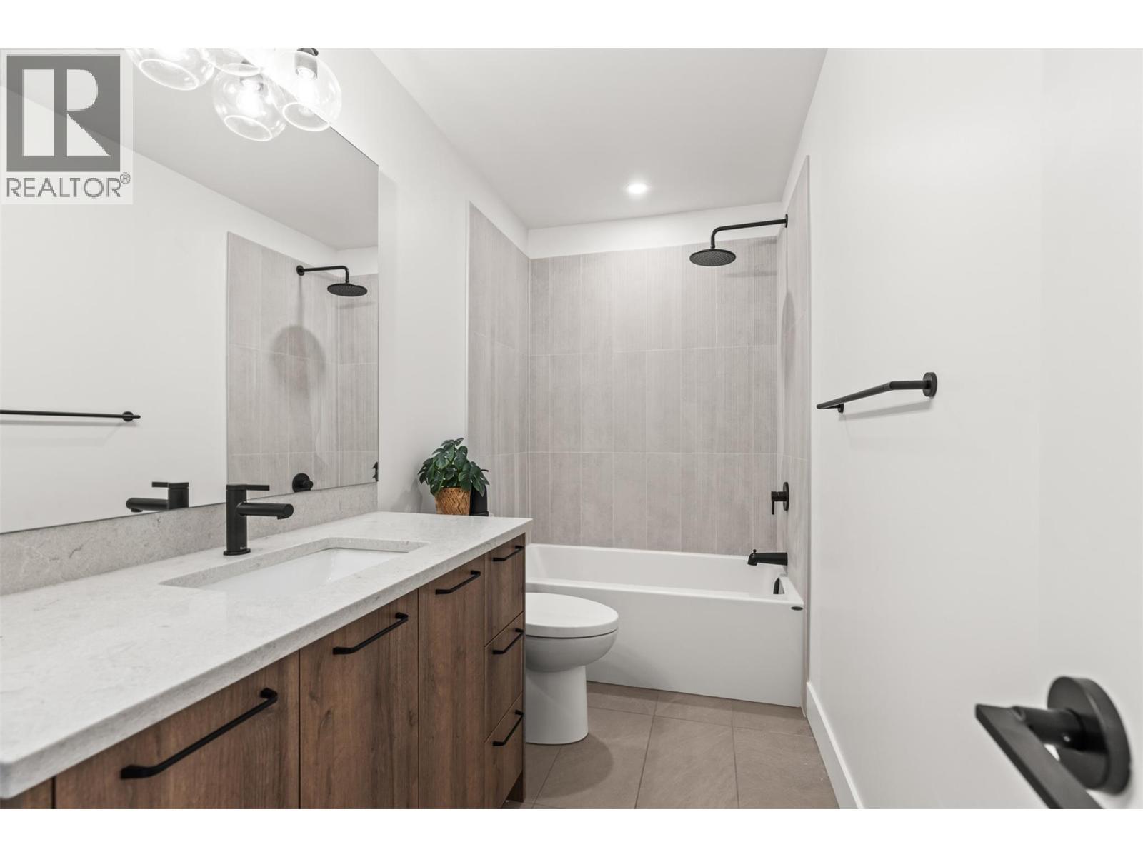 2455 Bradley Drive Unit# 102 Lot# 4, Armstrong, BC - Indoor Photo Showing Bathroom