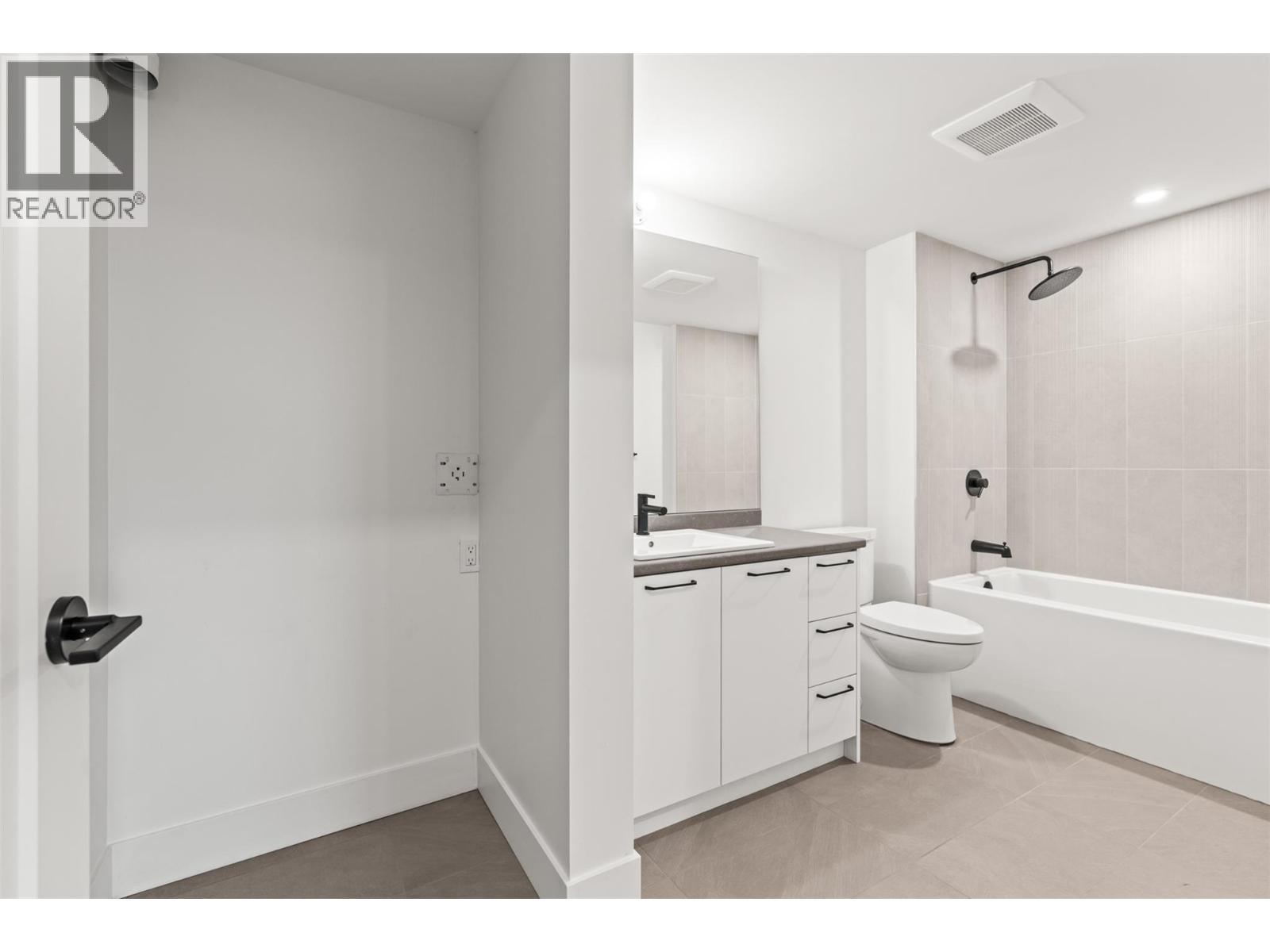 2455 Bradley Drive Unit# 102 Lot# 4, Armstrong, BC - Indoor Photo Showing Bathroom