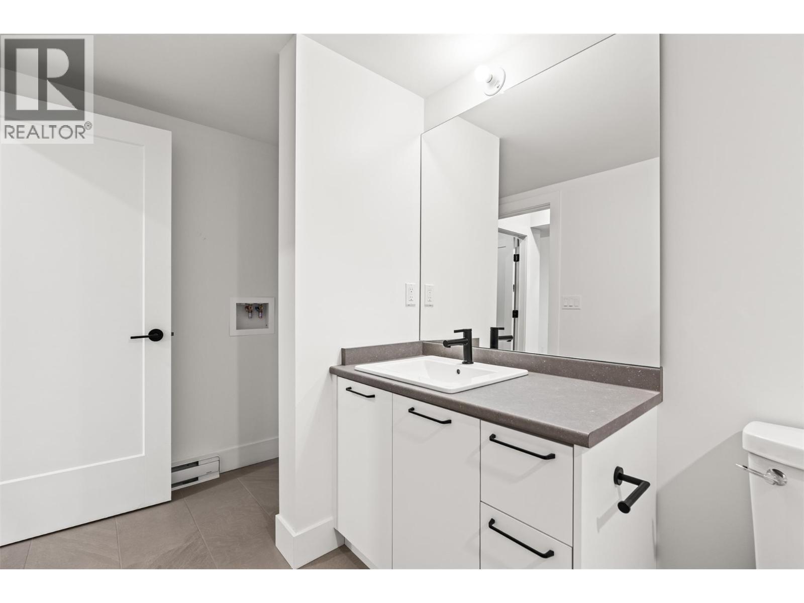 2455 Bradley Drive Unit# 102 Lot# 4, Armstrong, BC - Indoor Photo Showing Bathroom