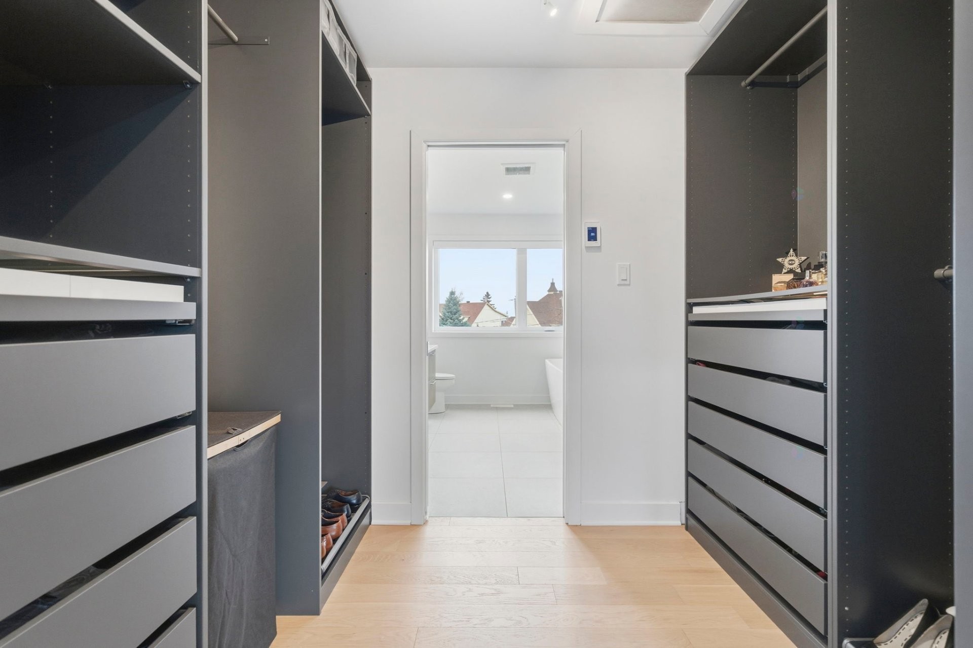 Penderie (Walk-in) - 17 Rue Lamarche, Delson, QC - Indoor Photo Showing Other Room