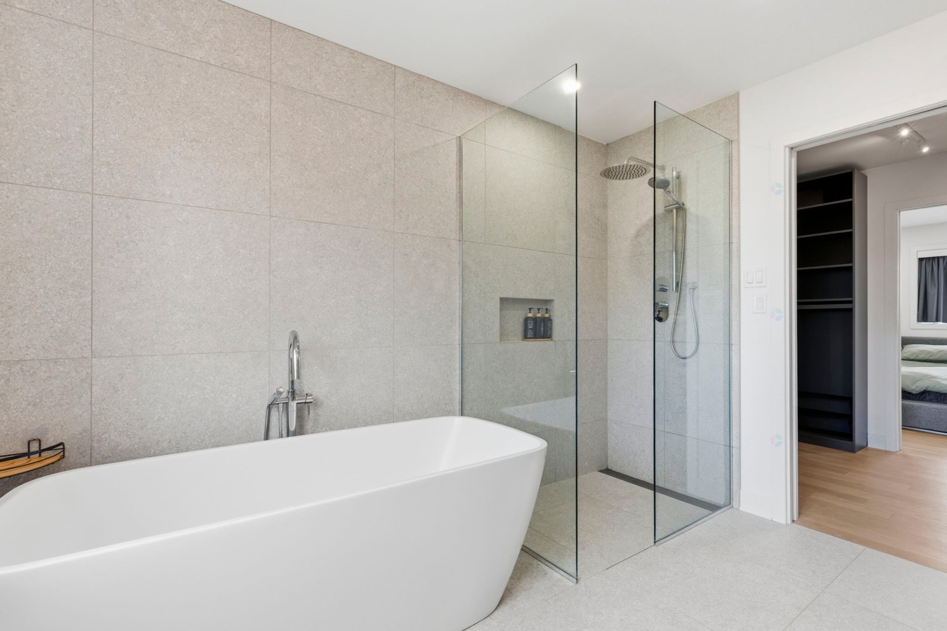 Salle de bains attenante à la CCP - 17 Rue Lamarche, Delson, QC - Indoor Photo Showing Bathroom