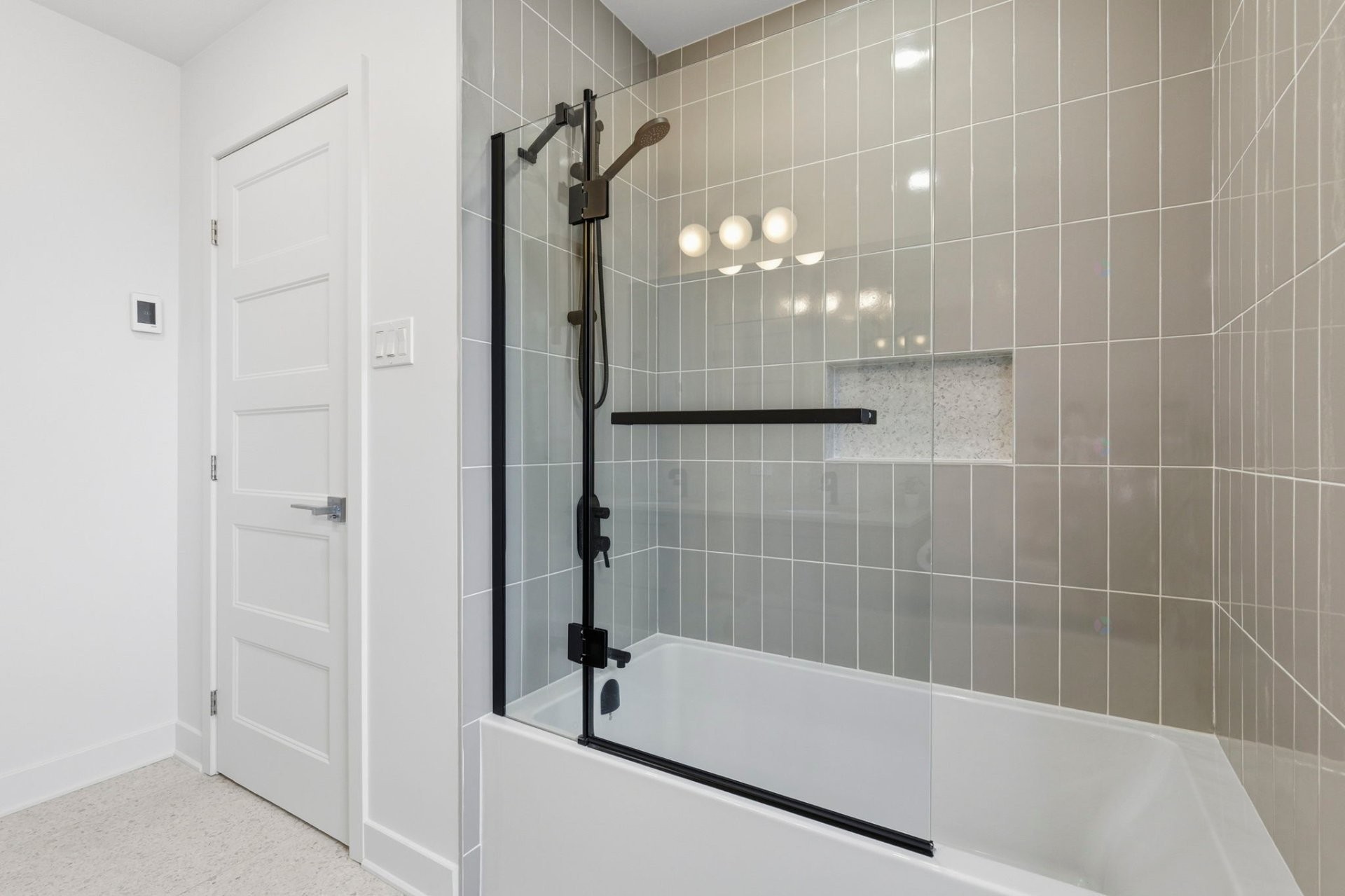 Salle de bains - 17 Rue Lamarche, Delson, QC - Indoor Photo Showing Bathroom