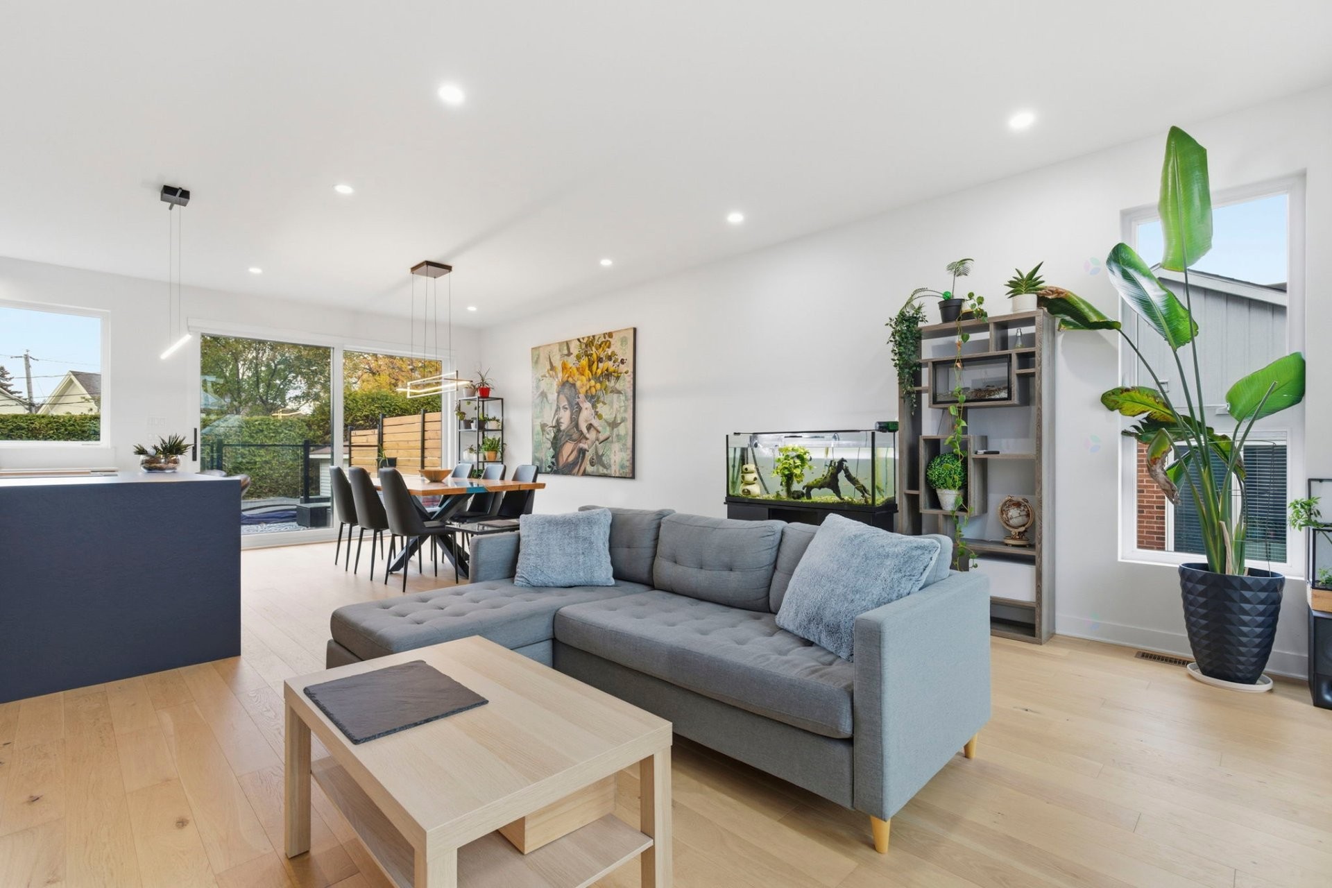 Salon - 17 Rue Lamarche, Delson, QC - Indoor Photo Showing Living Room