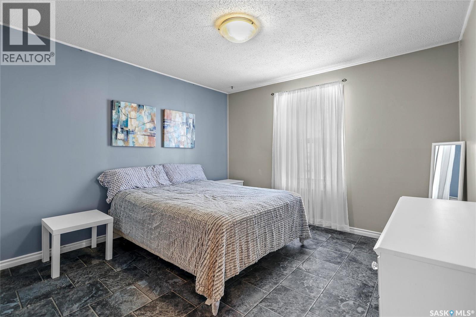 40 Sussex Crescent, Regina, SK - Indoor Photo Showing Bedroom