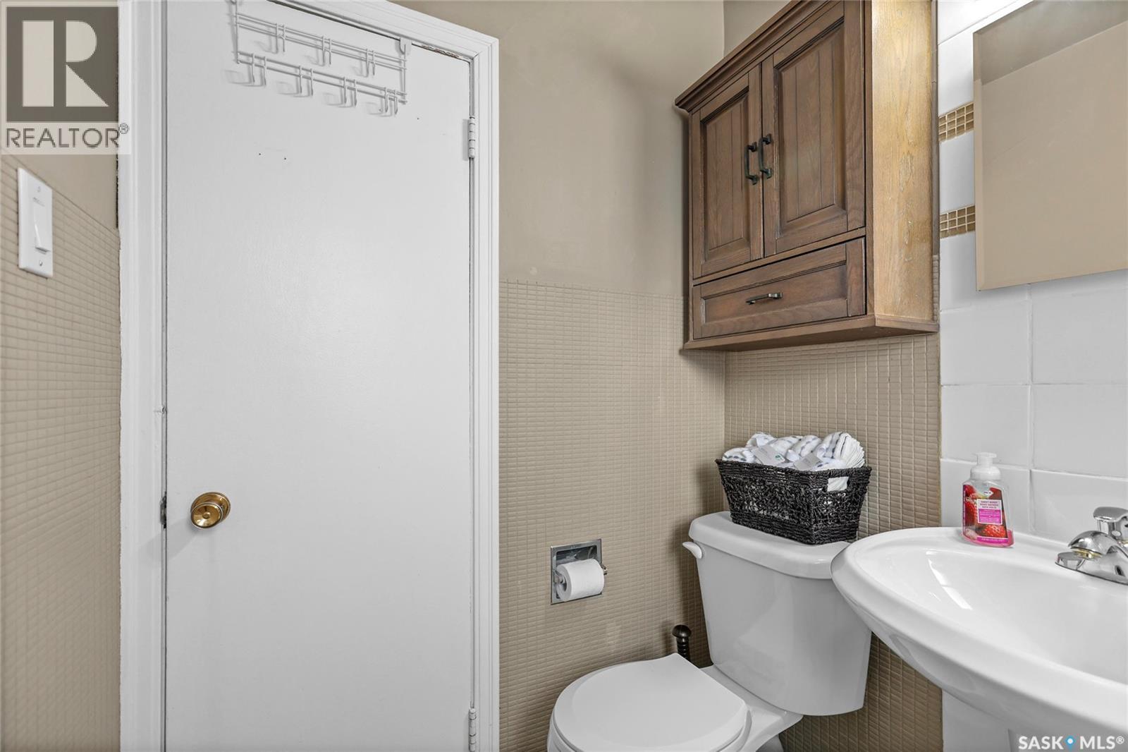 40 Sussex Crescent, Regina, SK - Indoor Photo Showing Bathroom