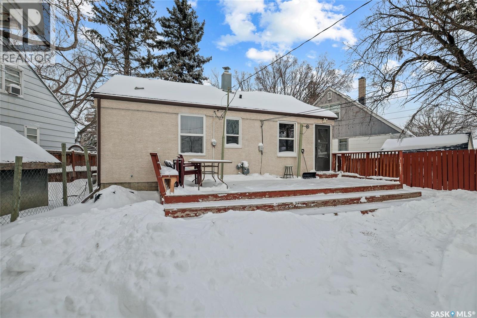 40 Sussex Crescent, Regina, SK - Outdoor With Deck Patio Veranda