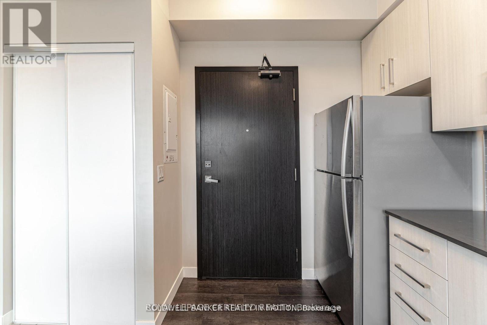303 - 15 Queen Street S, Hamilton, ON - Indoor