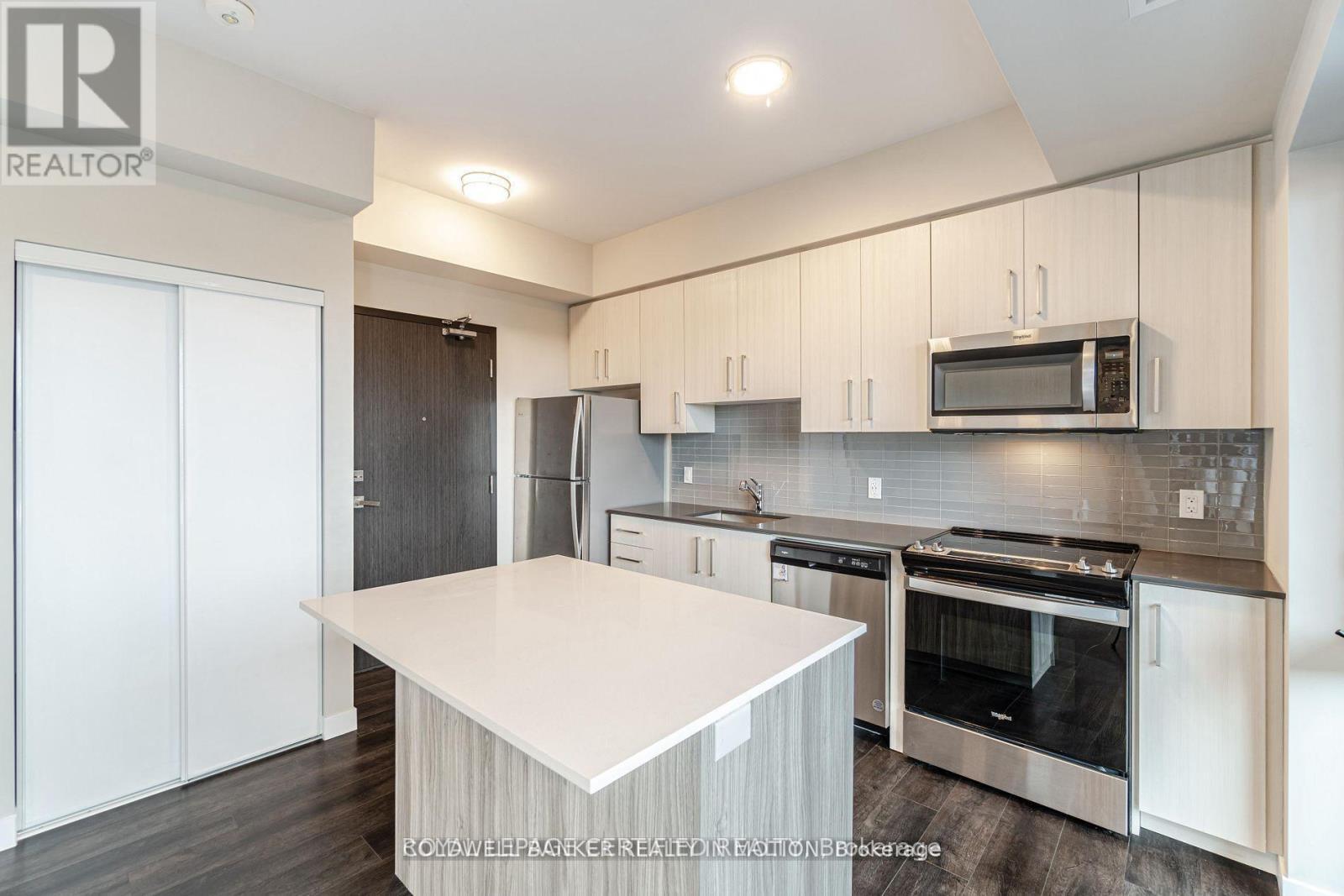 303 - 15 Queen Street S, Hamilton, ON - Indoor Photo Showing Kitchen With Stainless Steel Kitchen