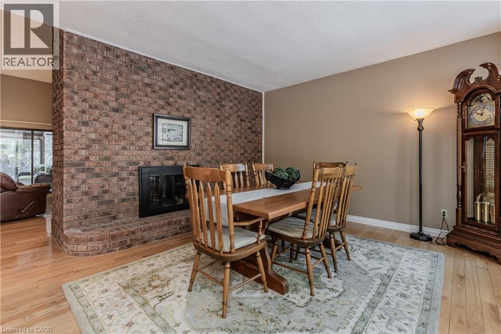 2431 Britannia Road, Burlington, ON - Indoor Photo Showing Dining Room