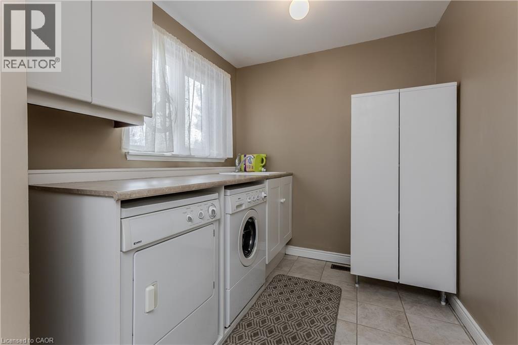 2431 Britannia Road, Burlington, ON - Indoor Photo Showing Laundry Room
