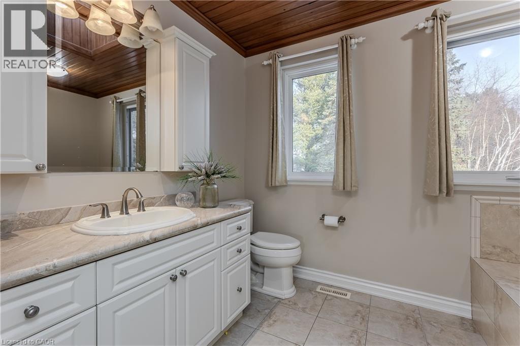 2431 Britannia Road, Burlington, ON - Indoor Photo Showing Bathroom