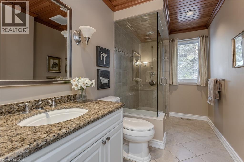2431 Britannia Road, Burlington, ON - Indoor Photo Showing Bathroom