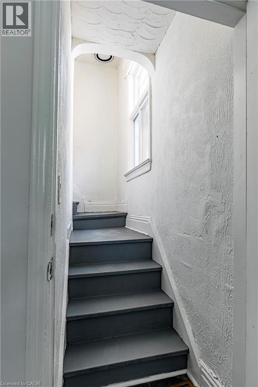 22 Myrtle Avenue, Hamilton, ON - Indoor Photo Showing Other Room