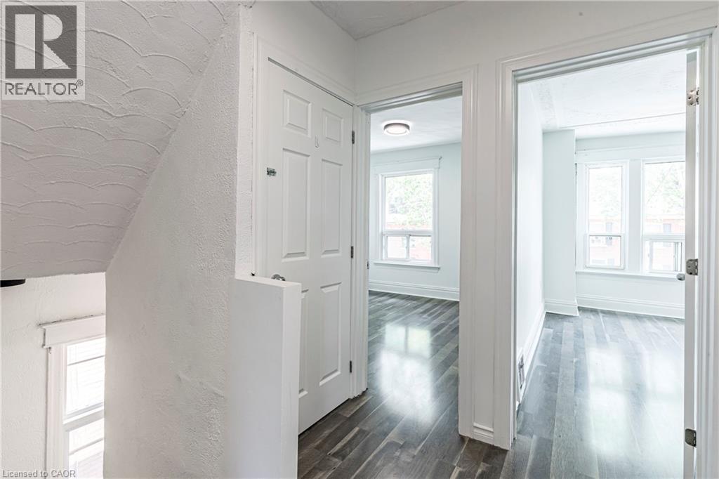 22 Myrtle Avenue, Hamilton, ON - Indoor Photo Showing Other Room