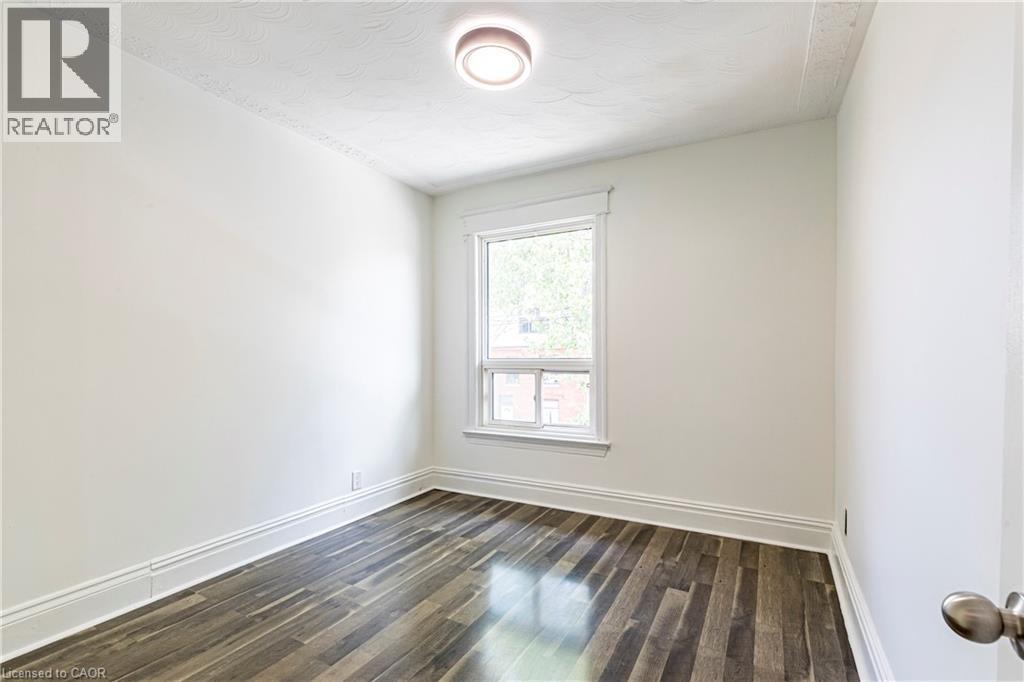 22 Myrtle Avenue, Hamilton, ON - Indoor Photo Showing Other Room