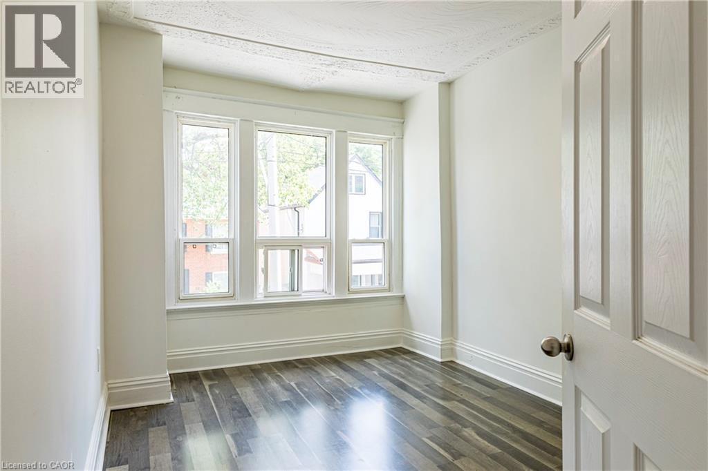 22 Myrtle Avenue, Hamilton, ON - Indoor Photo Showing Other Room