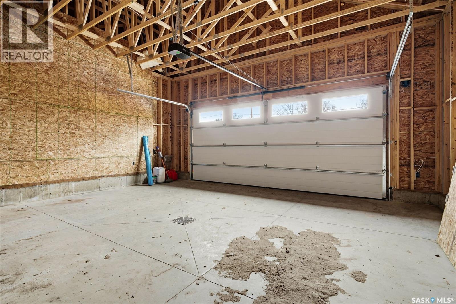 25 7Th Avenue, Lumsden, SK - Indoor Photo Showing Garage