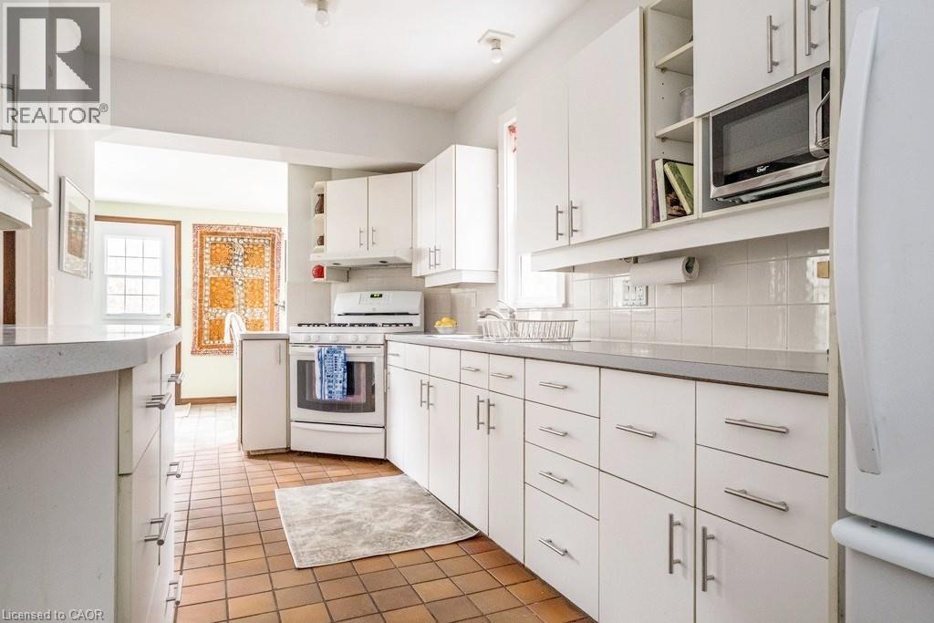 131 Barclay Street, Hamilton, ON - Indoor Photo Showing Kitchen