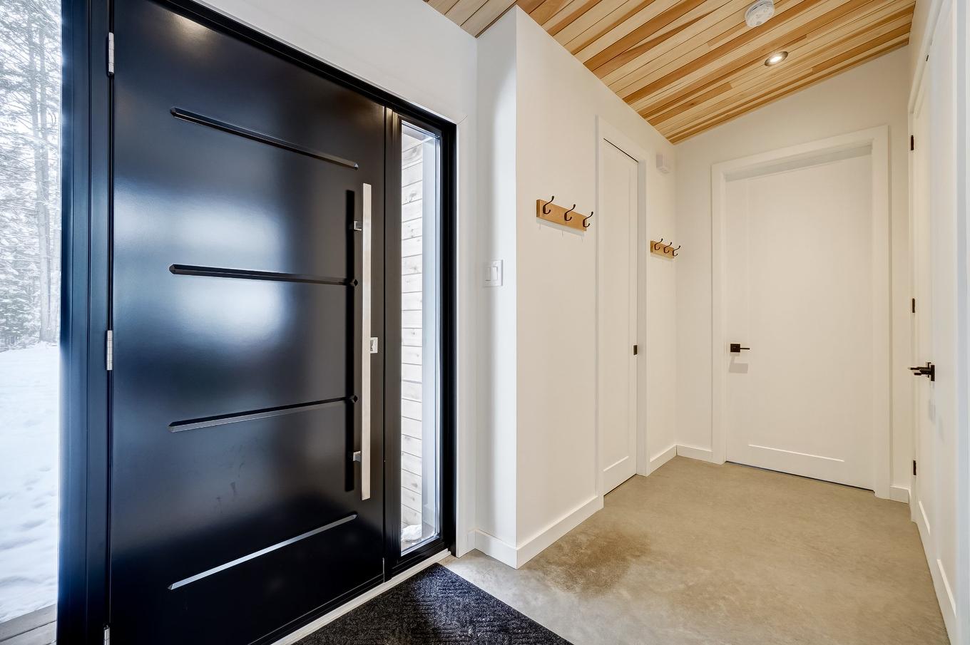 Hall - 615 Ch. David, Lac-Supérieur, QC - Indoor Photo Showing Other Room