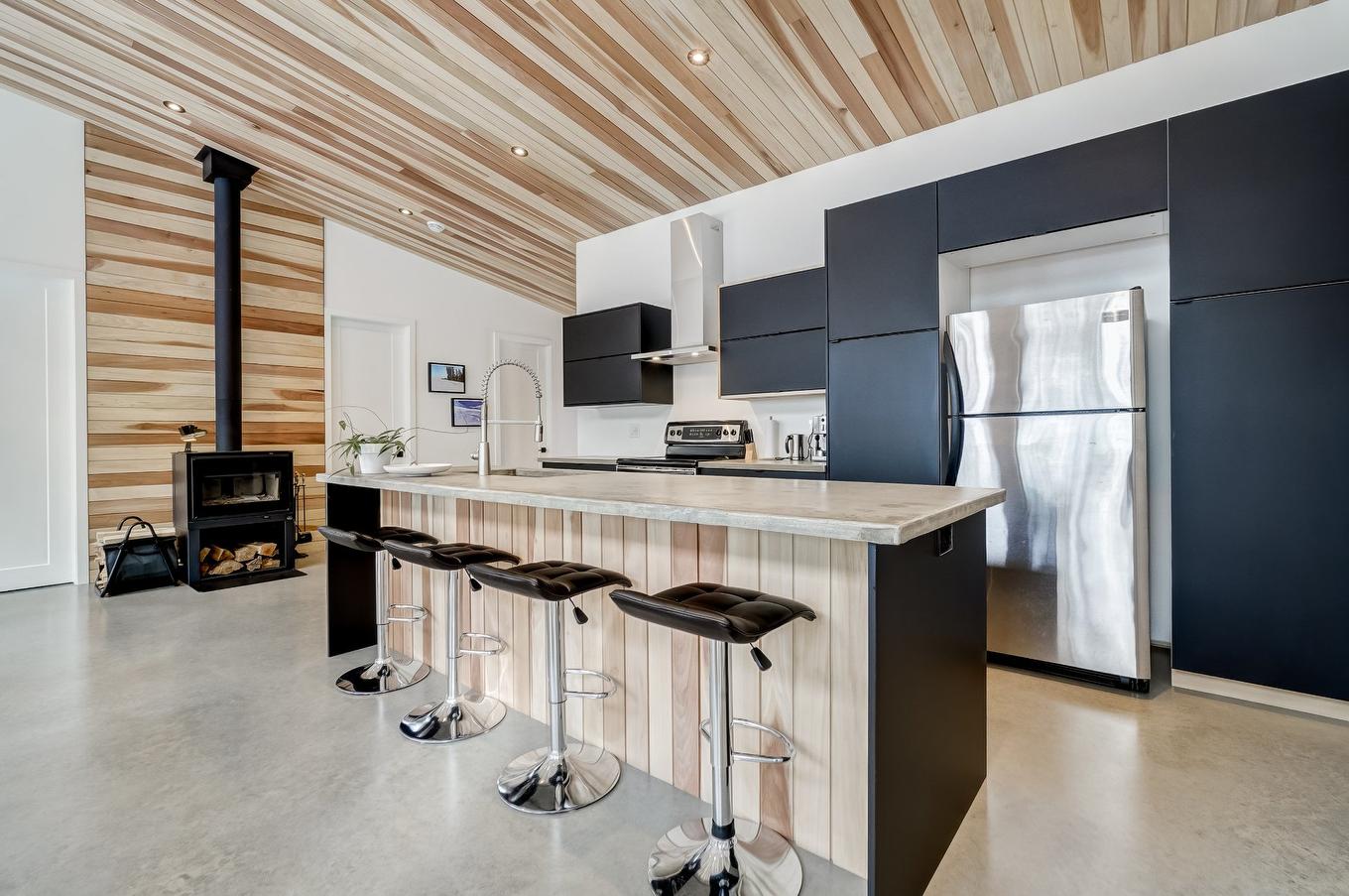 Kitchen - 615 Ch. David, Lac-Supérieur, QC - Indoor Photo Showing Kitchen