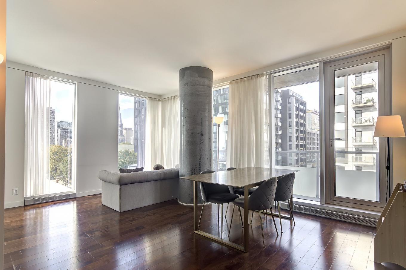 Salon - 802-1450 Boul. René-Lévesque O., Montréal (Ville-Marie), QC - Indoor