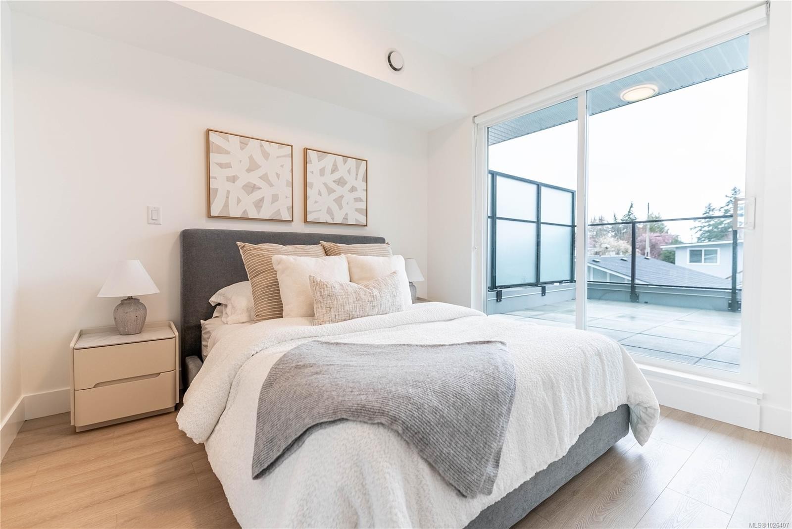 202-258 Helmcken Rd, View Royal, BC - Indoor Photo Showing Bedroom