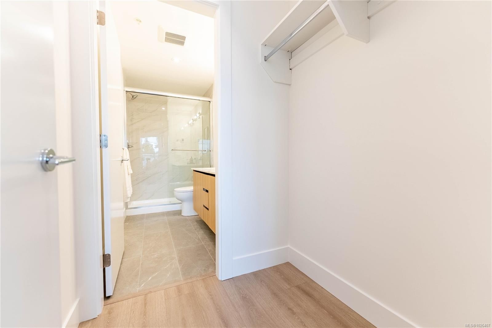 202-258 Helmcken Rd, View Royal, BC - Indoor Photo Showing Bathroom