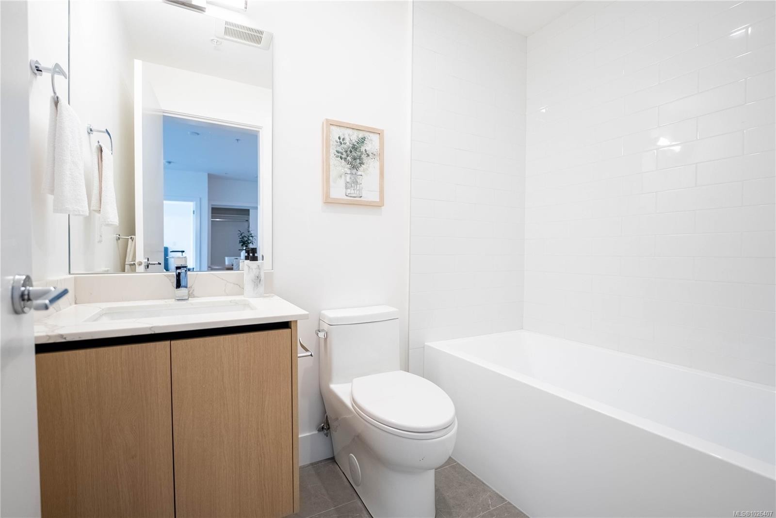 202-258 Helmcken Rd, View Royal, BC - Indoor Photo Showing Bathroom