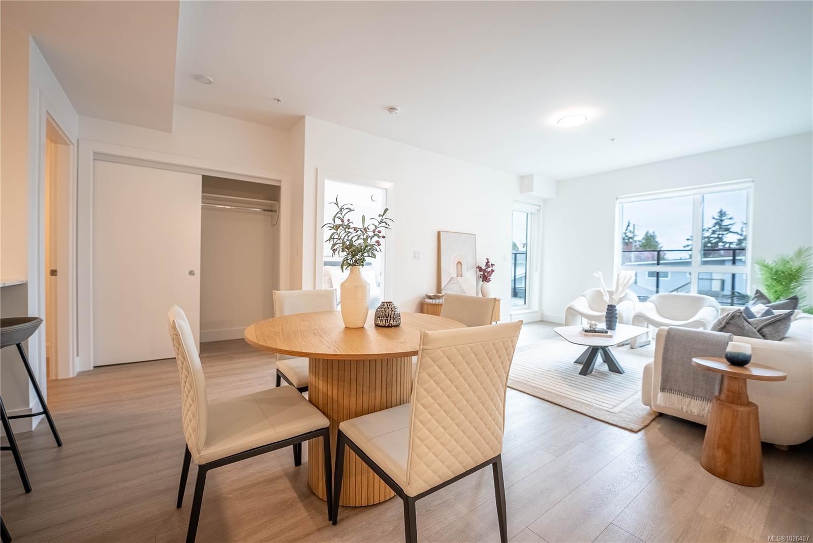 202-258 Helmcken Rd, View Royal, BC - Indoor