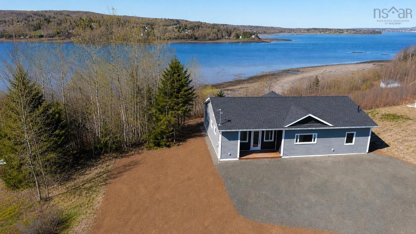 41 Colonial Arms Drive, Deep Brook, NS