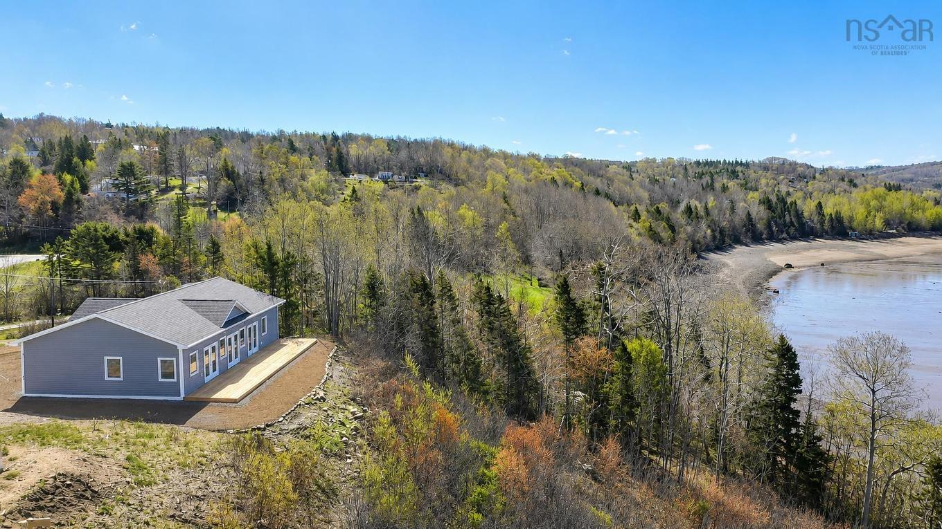 41 Colonial Arms Drive, Deep Brook, NS