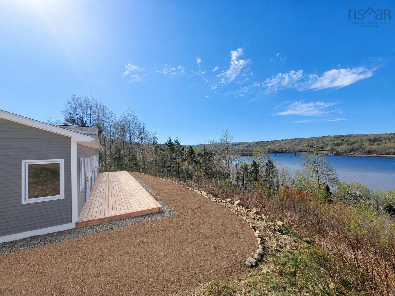 41 Colonial Arms Drive, Deep Brook, NS