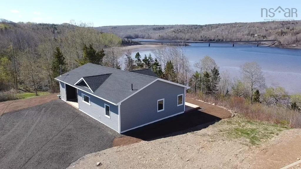 41 Colonial Arms Drive, Deep Brook, NS