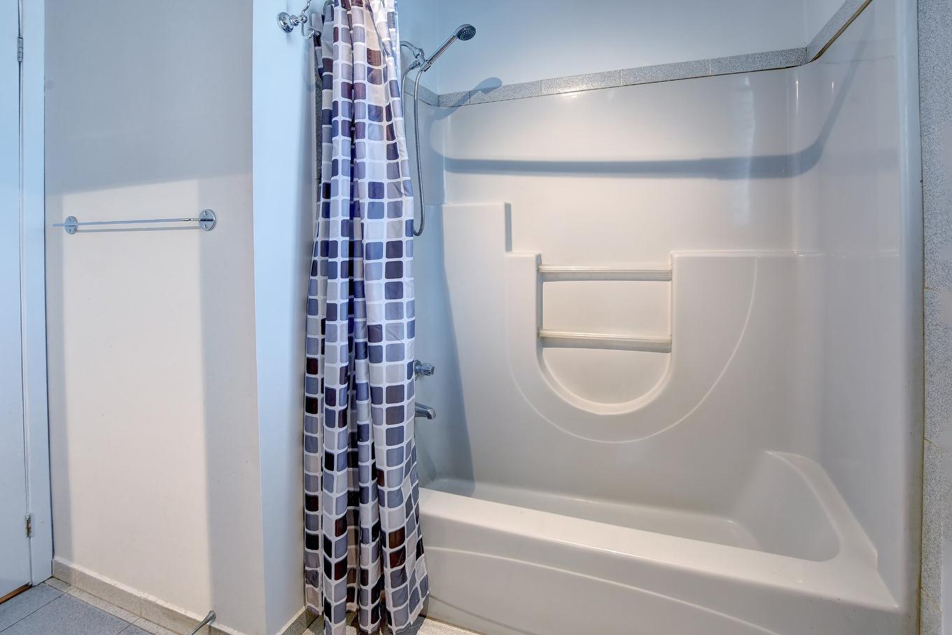 Salle de bains - 3227 Rue Olympia, Sainte-Julienne, QC - Indoor Photo Showing Bathroom