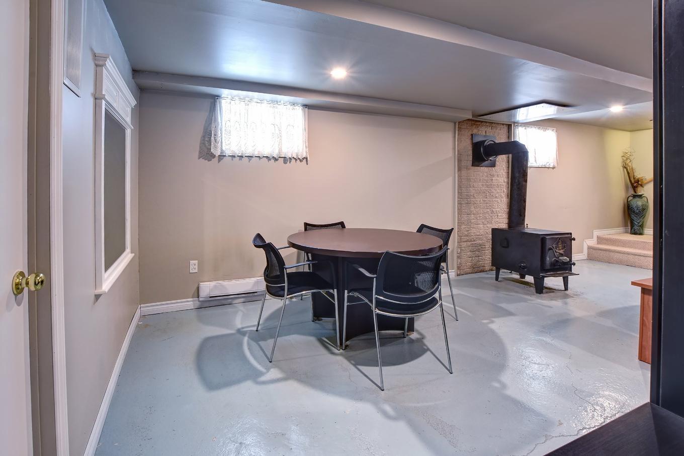 Salle familiale - 3227 Rue Olympia, Sainte-Julienne, QC - Indoor