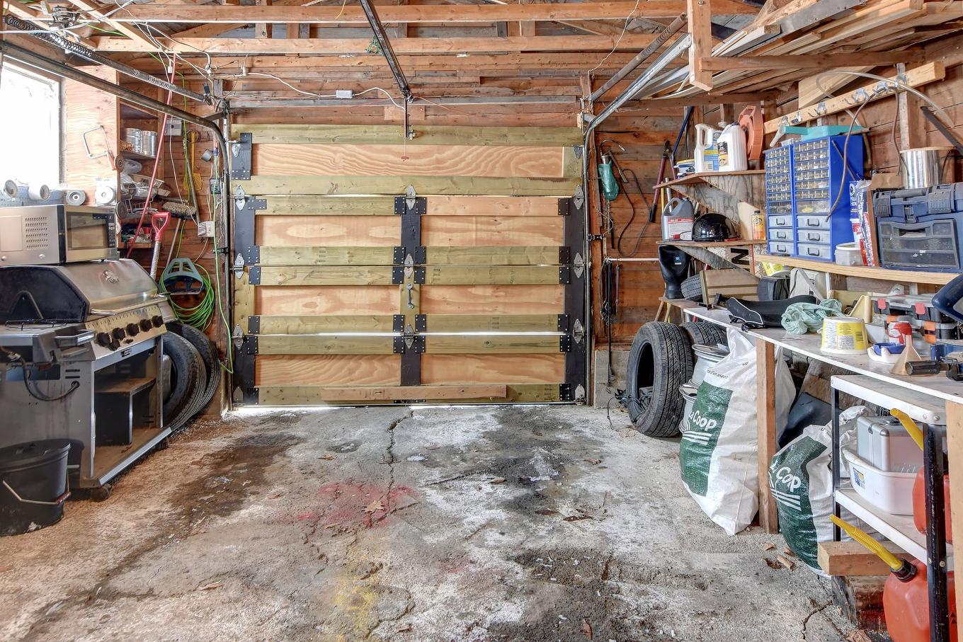 Garage - 3227 Rue Olympia, Sainte-Julienne, QC - Indoor Photo Showing Garage