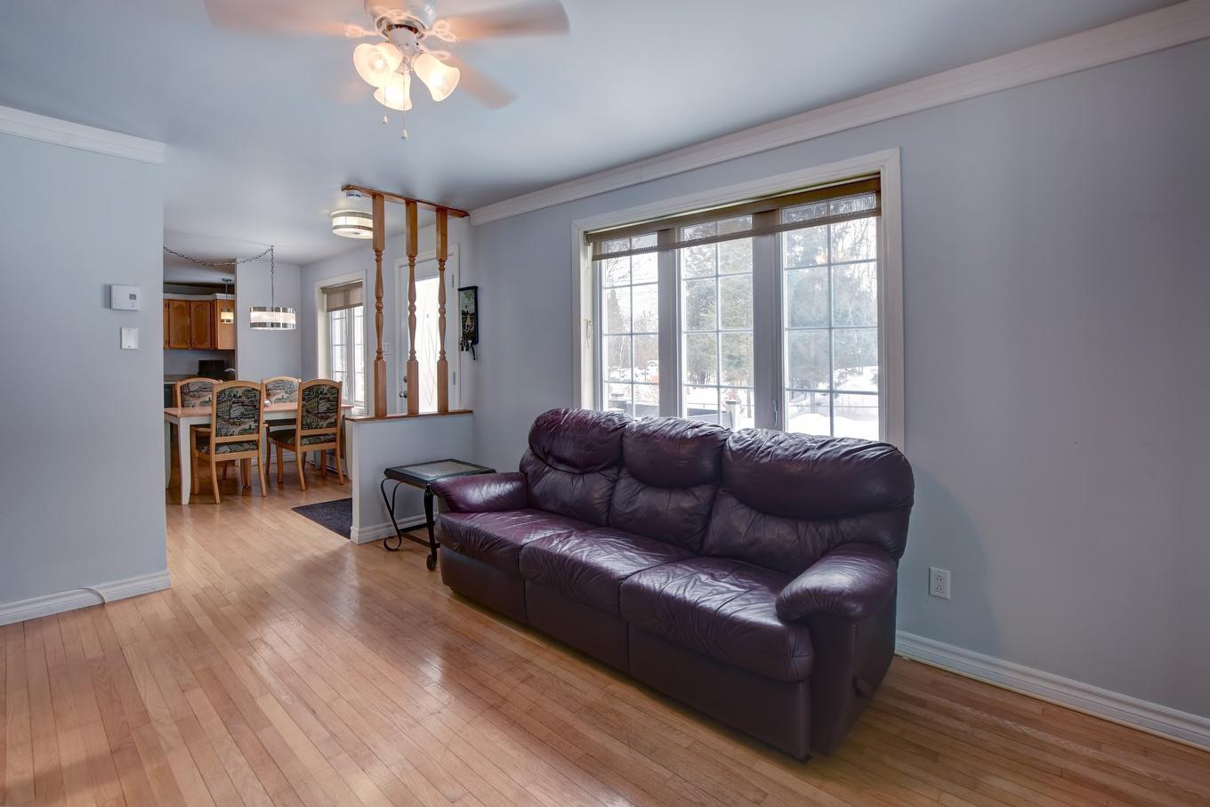Salon - 3227 Rue Olympia, Sainte-Julienne, QC - Indoor Photo Showing Living Room