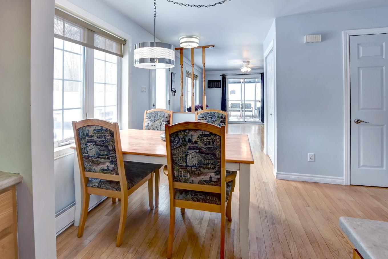 Coin-repas - 3227 Rue Olympia, Sainte-Julienne, QC - Indoor Photo Showing Dining Room