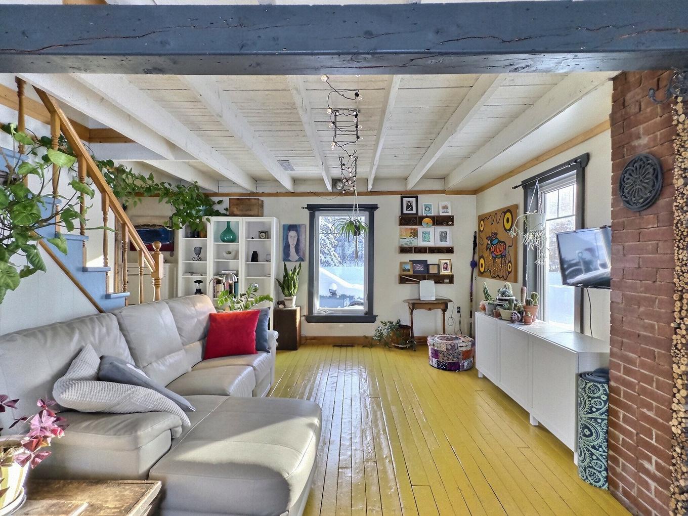 Salon - 2101Z 10E Rang, Latulipe-Et-Gaboury, QC - Indoor Photo Showing Living Room