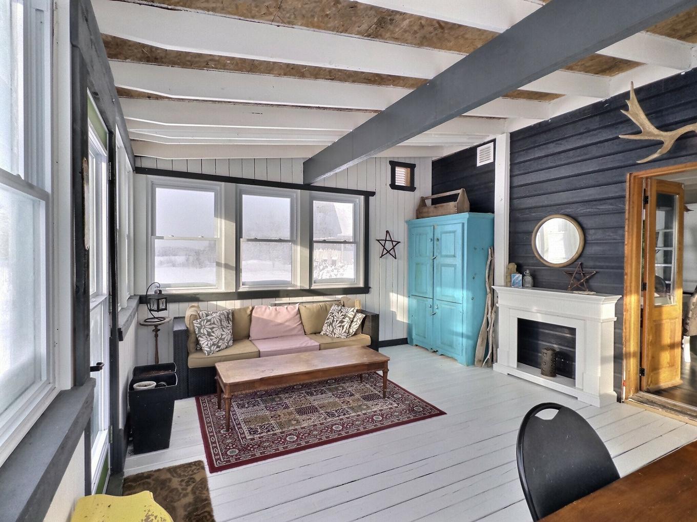 Véranda - 2101Z 10E Rang, Latulipe-Et-Gaboury, QC - Indoor With Fireplace