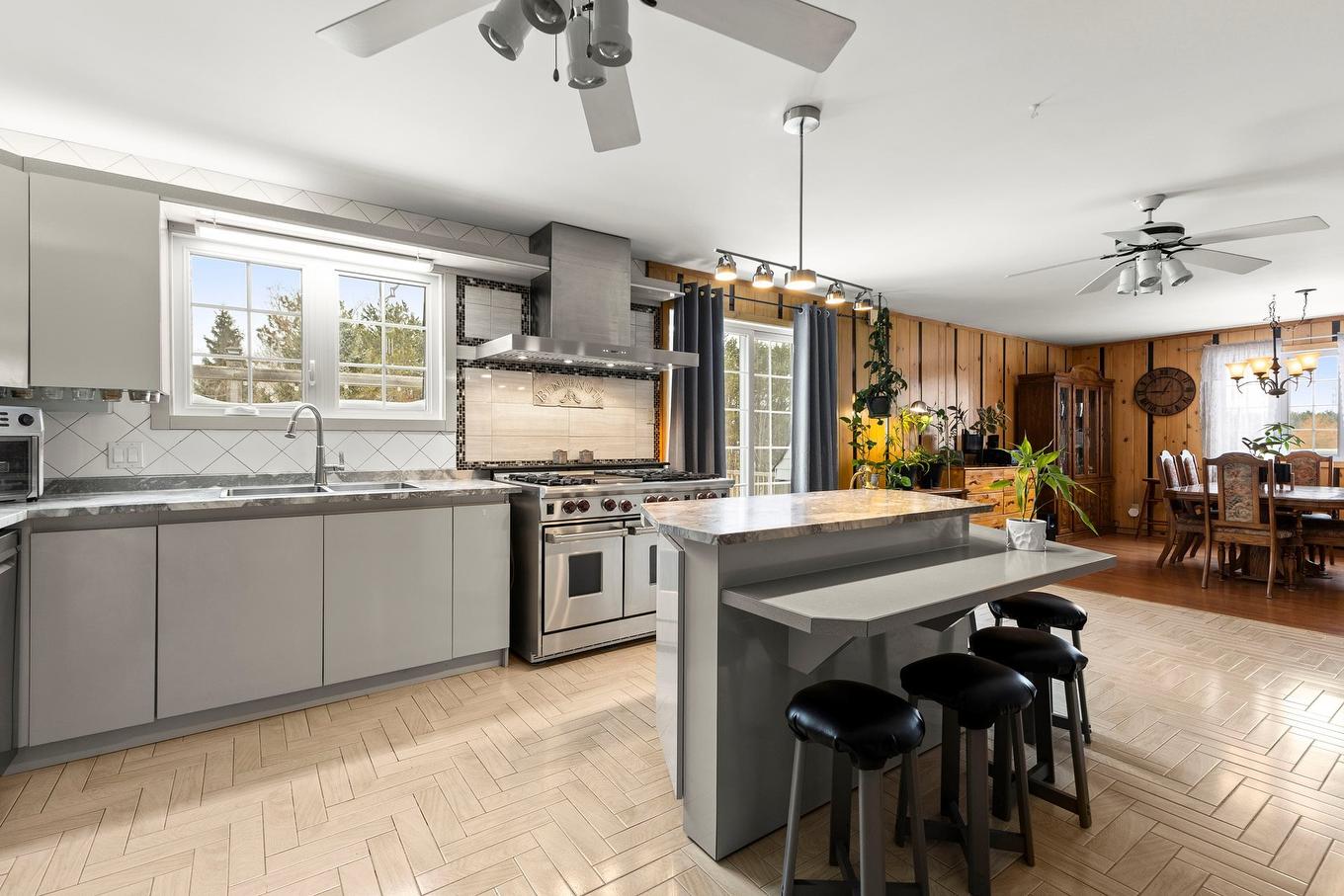 Cuisine - 1357Z - 1361Z Ch. St-Louis, Saint-Lazare, QC