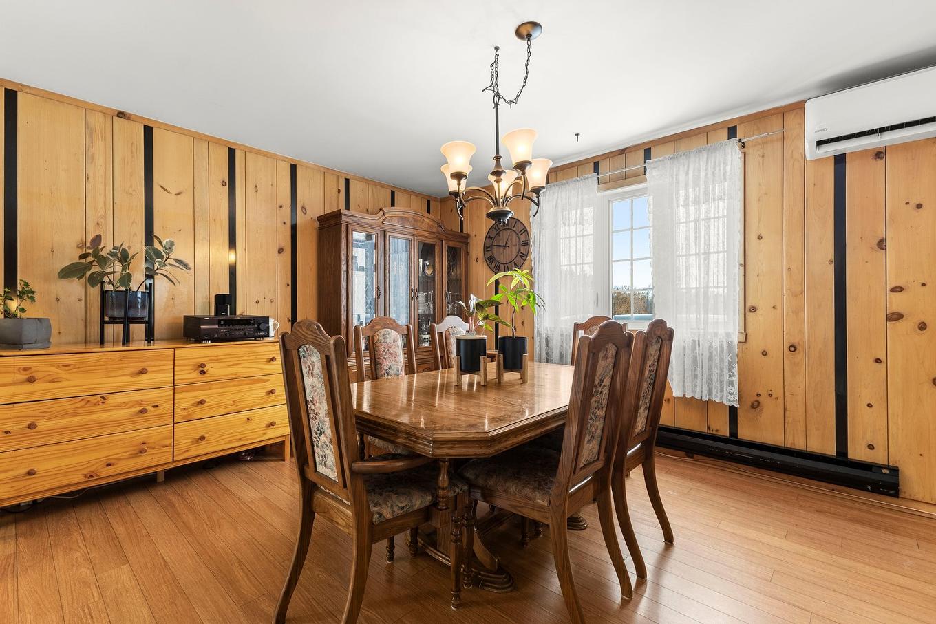 Salle à manger - 1357Z - 1361Z Ch. St-Louis, Saint-Lazare, QC