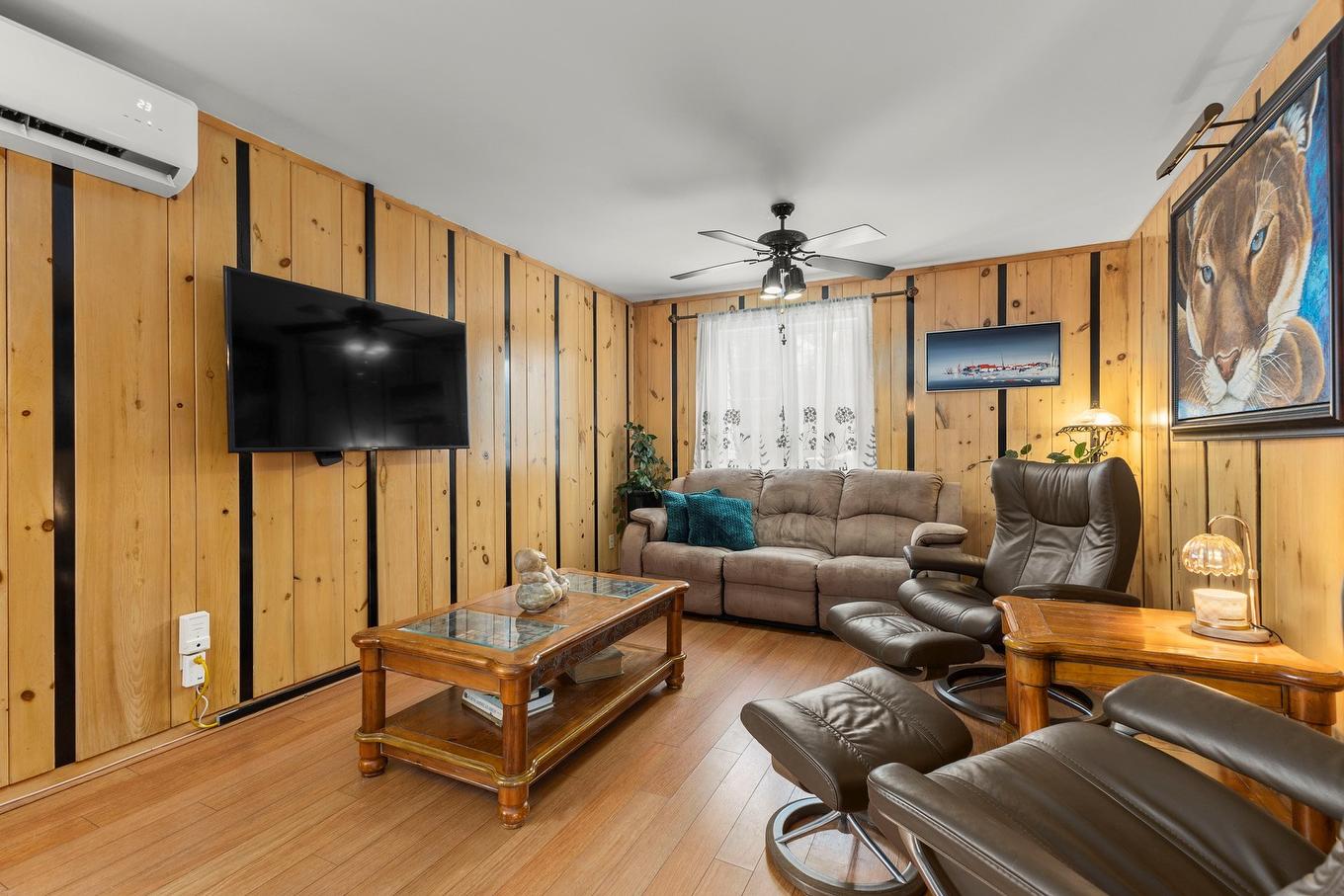 Salon - 1357Z - 1361Z Ch. St-Louis, Saint-Lazare, QC