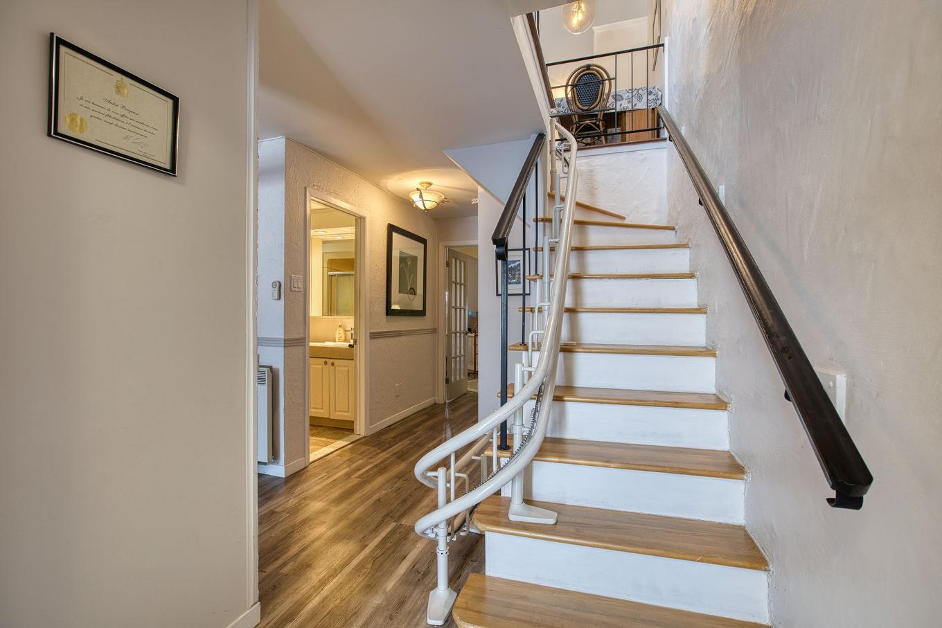 Staircase - 7-254 Rue Lesage, Sainte-Adèle, QC - Indoor Photo Showing Other Room