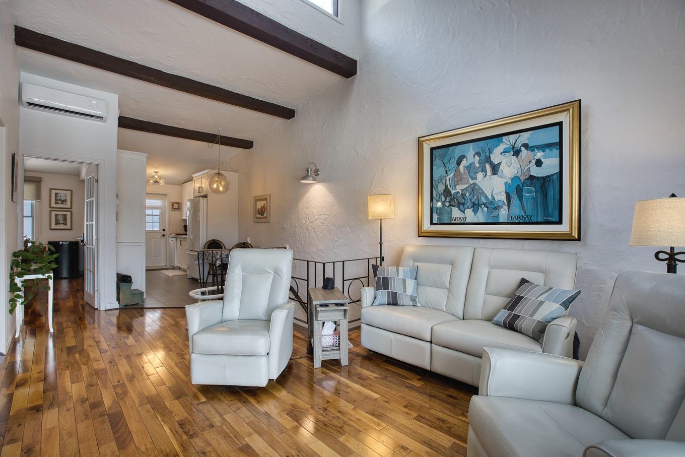 Living room - 7-254 Rue Lesage, Sainte-Adèle, QC - Indoor Photo Showing Living Room